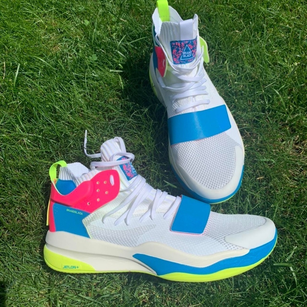 🚨Men’s Sample Neon Shoe Alert 🚨